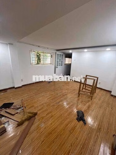 Phòng Cửa Sổ Máy Lạnh. 309 Nguyễn Văn Trỗi. ngay Công Viên H. Văn Thụ