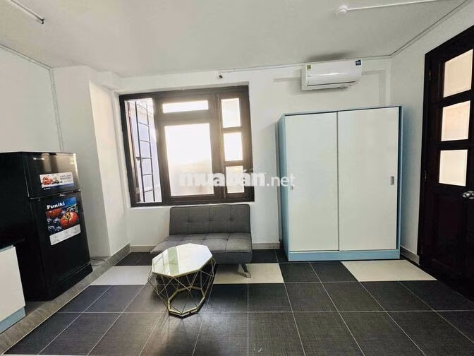 STUDIO BAN CÔNG CỬA SỔ FULL NỘI THẤT THANG MÁY NGAY CV GIA ĐINH