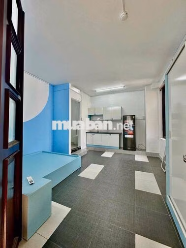 STUDIO BAN CÔNG CỬA SỔ FULL NỘI THẤT THANG MÁY NGAY CV GIA ĐINH