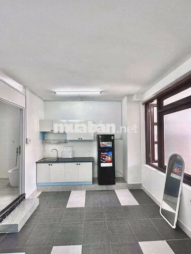 STUDIO BAN CÔNG CỬA SỔ FULL NỘI THẤT THANG MÁY NGAY CV GIA ĐINH