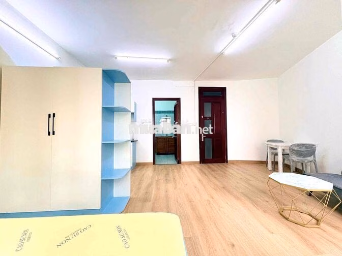 STUDIO BAN CÔNG CỬA SỔ FULL NỘI THẤT THANG MÁY NGAY CV GIA ĐINH
