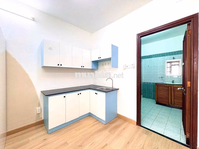 STUDIO BAN CÔNG CỬA SỔ FULL NỘI THẤT THANG MÁY NGAY CV GIA ĐINH