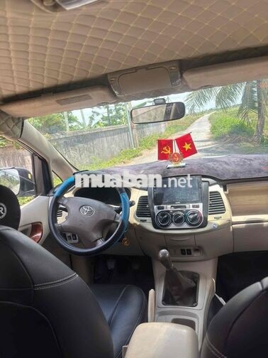 Toyota Innova 7 chỗ số sàn Vàng cát