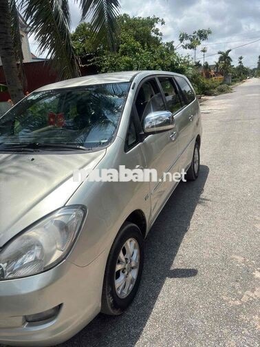 Toyota Innova 7 chỗ số sàn Vàng cát