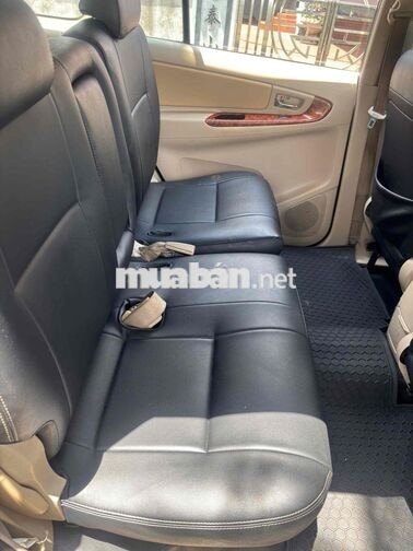 Toyota Innova 7 chỗ số sàn Vàng cát
