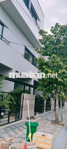 Cho thuê nhà 1 trệt 2 lầungã tư Bình Chuẩn, 3 p ngủ giá 10 tr/tháng
