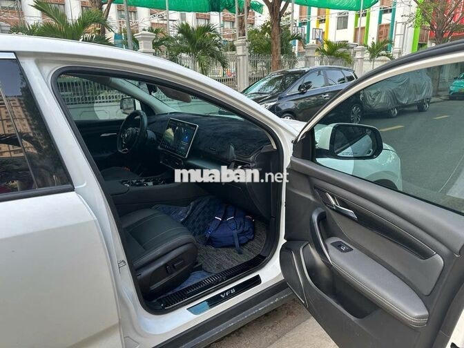 Chính chủ bán VinFast VF8 Trắng 2024 Odo 62.638km