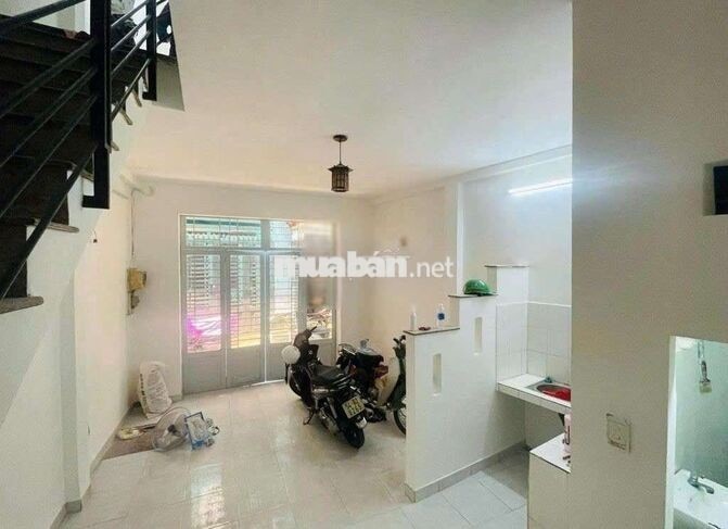 nhà đẹp mới sữa chữa lại mới vô ở liền 