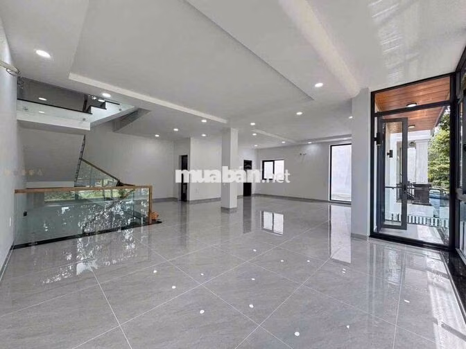 Cho thuê nhà mới 100% Ngay Vòng Xoay Hiệp Thành 3 Bình Dương
