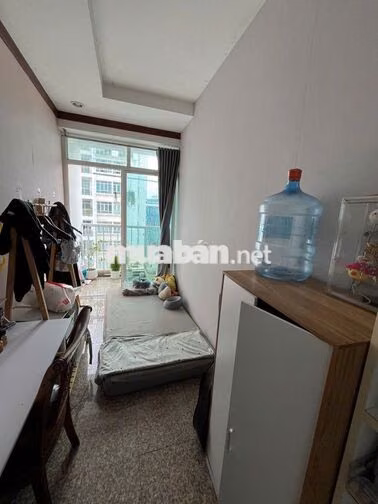 Phòng ban công 1 nữ gần Đại học Tôn Đức Thắng, RMIT, Nguyễn Tất Thành
