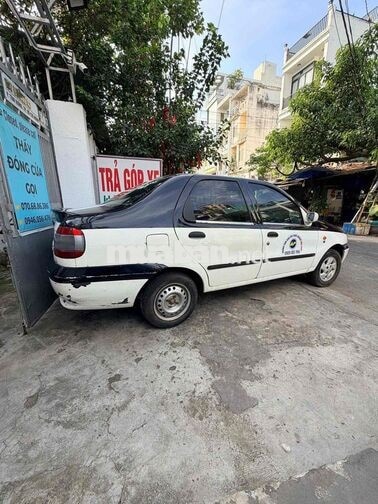 Fiat Siena Trắng, Đen 4-5 chỗ
