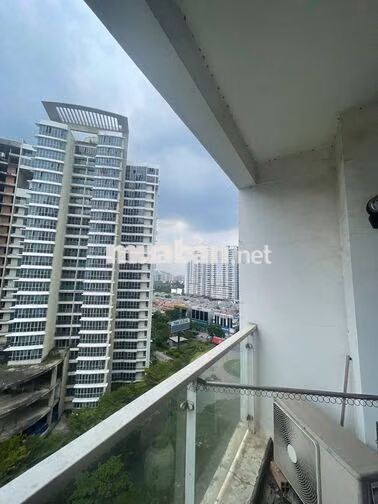 Phòng ban công 1 nữ gần Đại học Tôn Đức Thắng, RMIT, Nguyễn Tất Thành