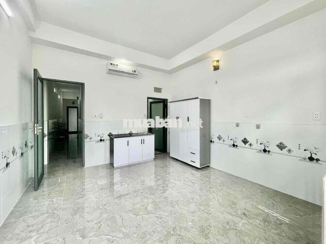 BAN CÔNG ĐẦY ĐỦ NỘI THẤT NGAY TRẦN THỊ CỜ