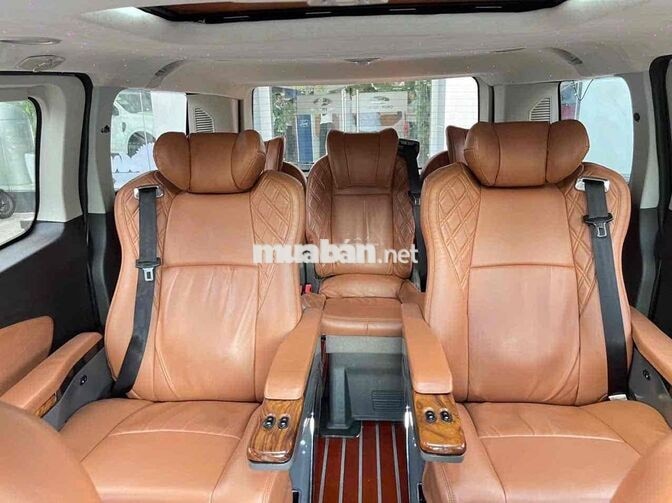 Bán Ford Tourneo Titanium 2021 lên nhiều đồ chơi