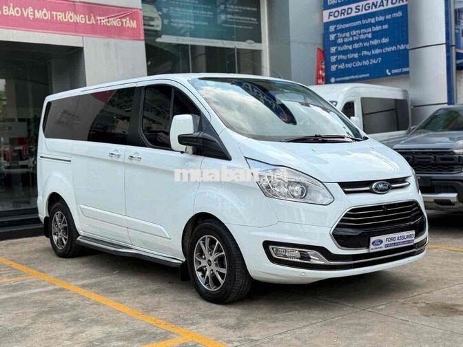 Bán Ford Tourneo Titanium 2021 lên nhiều đồ chơi