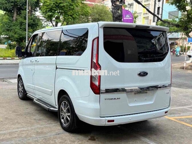 Bán Ford Tourneo Titanium 2021 lên nhiều đồ chơi
