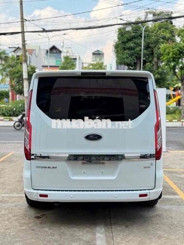 Bán Ford Tourneo Titanium 2021 lên nhiều đồ chơi
