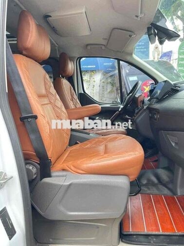 Bán Ford Tourneo Titanium 2021 lên nhiều đồ chơi