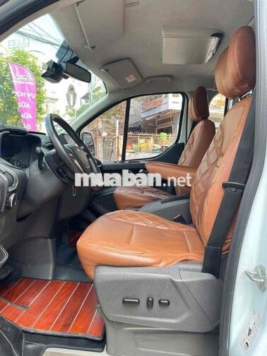 Bán Ford Tourneo Titanium 2021 lên nhiều đồ chơi