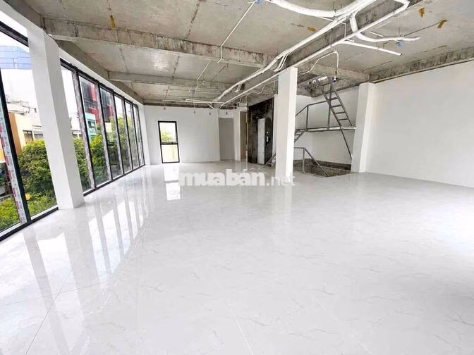MẶT TIỀN LÊ THỊ RIÊNG Q1 – 700M², 5 TẦNG, THANG MÁY – GIÁ 149TR