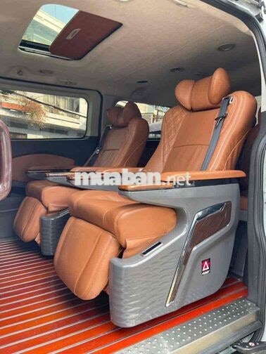 Bán Ford Tourneo Titanium 2021 lên nhiều đồ chơi