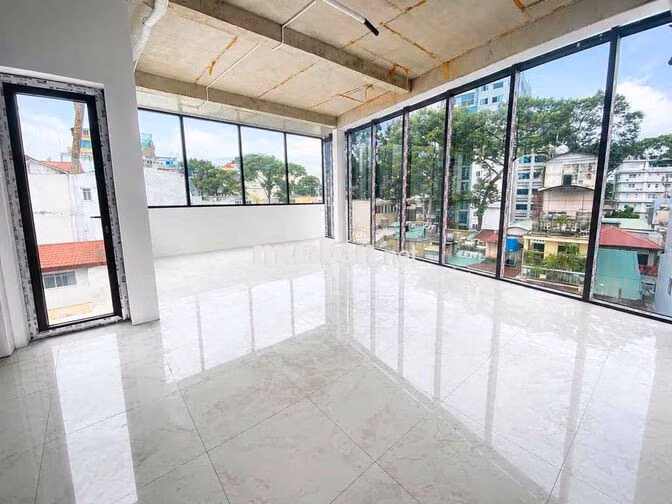 MẶT TIỀN LÊ THỊ RIÊNG Q1 – 700M², 5 TẦNG, THANG MÁY – GIÁ 149TR
