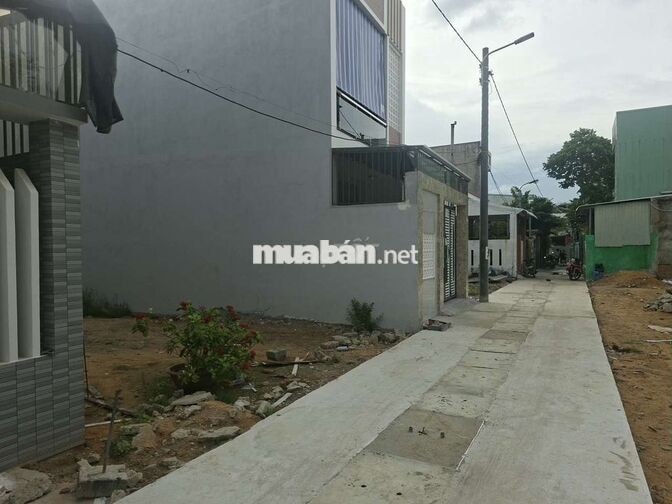 LỆ SƠN NAM KHÔNG LỤT CÁCH CHỢ VÀI BƯỚC CHÂN