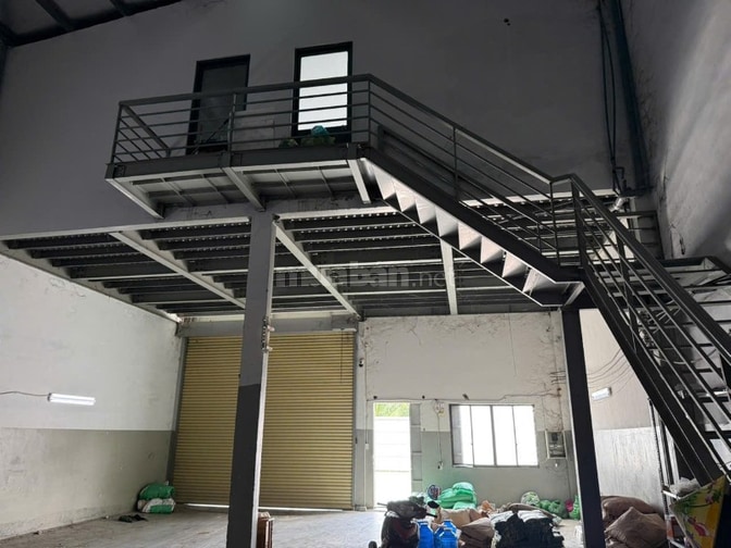 Cho thuê xưởng 700m2  đường Kênh A, Xã Lê Minh Xuân,TPHCM 