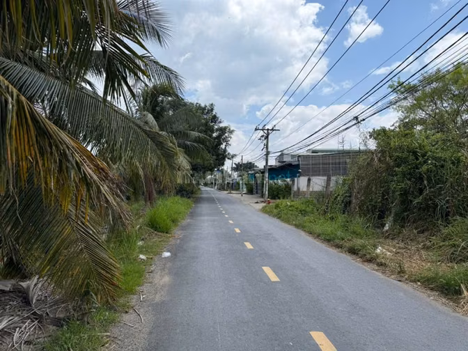 Cho thuê xưởng 700m2  đường Kênh A, Xã Lê Minh Xuân,TPHCM 