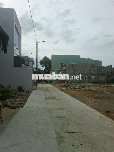 LỆ SƠN NAM KHÔNG LỤT CÁCH CHỢ VÀI BƯỚC CHÂN