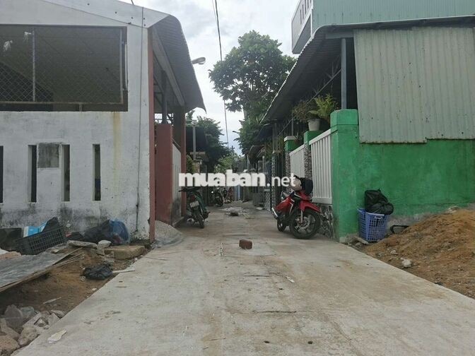 LỆ SƠN NAM KHÔNG LỤT CÁCH CHỢ VÀI BƯỚC CHÂN