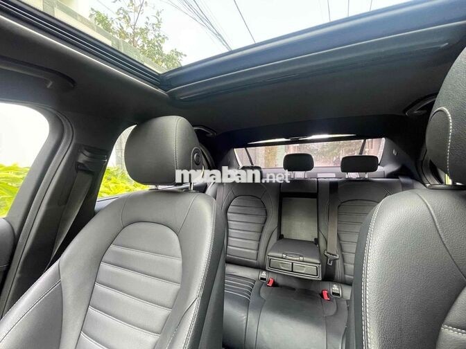 Mercedes-Benz C300 Đen 5 chỗ