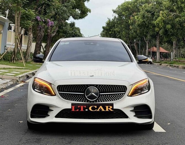 Mercedes-Benz C300 AMG 2022 Trắng