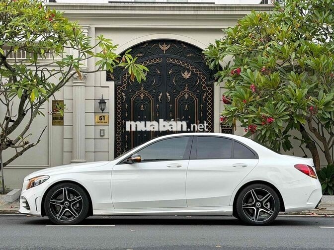 Mercedes-Benz C300 AMG 2022 Trắng