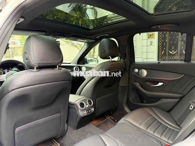 Mercedes-Benz C300 AMG 2022 Trắng