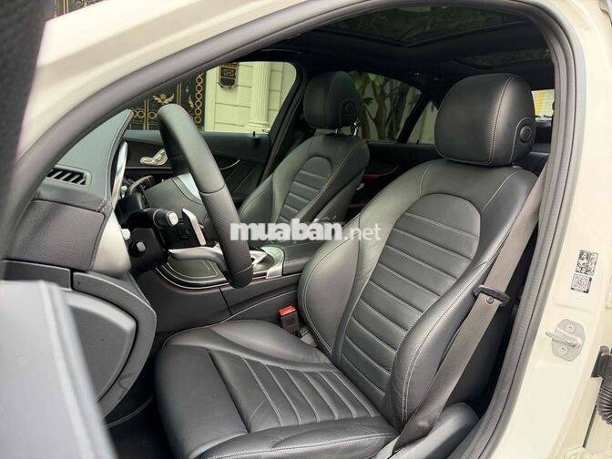 Mercedes-Benz C300 AMG 2022 Trắng