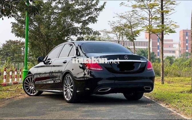 Mercedes-Benz C300 Đen 5 chỗ