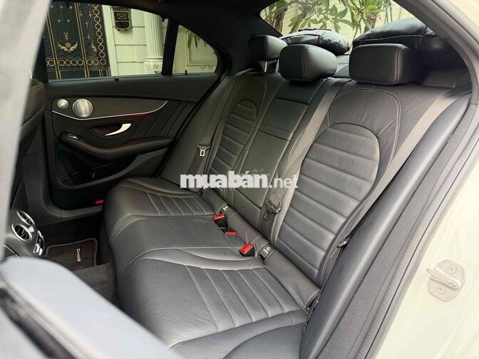 Mercedes-Benz C300 AMG 2022 Trắng