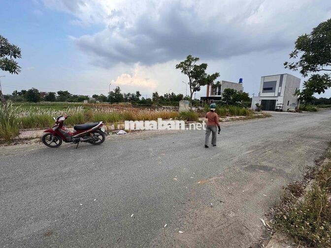 Bán đất 100m2, Thị trấn Đức Hòa, Long An
