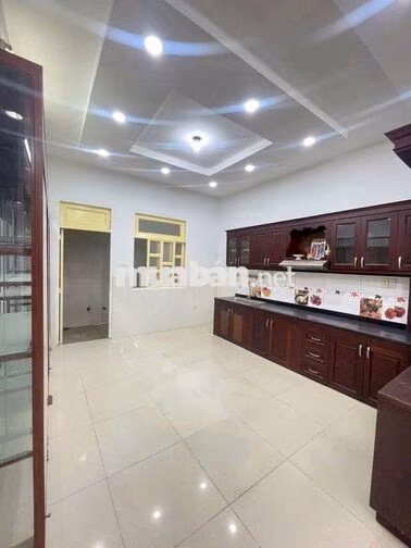 Cho thuê nhà mặt tiền đường Lý Phục Man dài 50m thuận tiện setup 