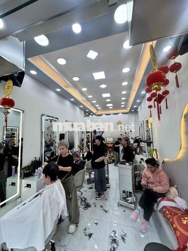 Tuyển Thợ Phụ Chính Tóc
