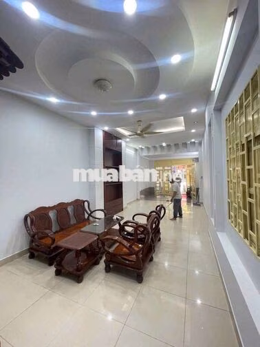 Cho thuê nhà mặt tiền đường Lý Phục Man dài 50m thuận tiện setup 