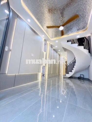 Diện tích: 3,2m x 16m Kết cấu: Trệt + 2 lầu + sân thượng trước/sau Đúc