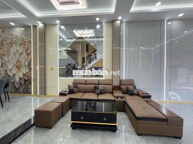 NHÀ MẶT TIỀN KINH DOANH GẦN TRƯỜNG ĐẠI HỌC VĂN LANG