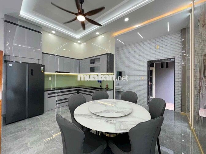 NHÀ MẶT TIỀN KINH DOANH GẦN TRƯỜNG ĐẠI HỌC VĂN LANG