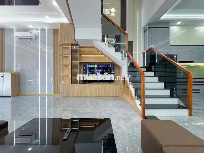 NHÀ MẶT TIỀN KINH DOANH GẦN TRƯỜNG ĐẠI HỌC VĂN LANG