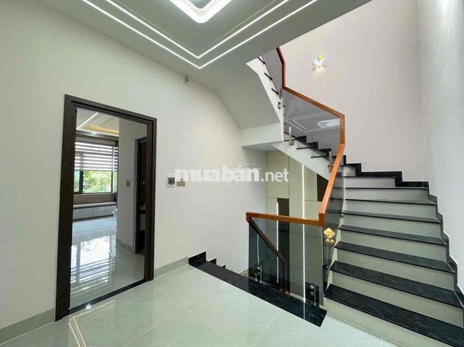 NHÀ MẶT TIỀN KINH DOANH GẦN TRƯỜNG ĐẠI HỌC VĂN LANG