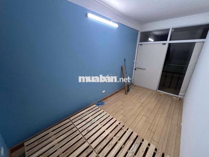 CHO THUÊ PHÒNG TRỌ GIÁ RẺ NGAY CẦU THANH TRÌ NHÀ MẶT TIỀN VÀO Ở NGAY