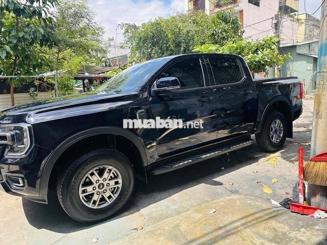 Ford Ranger XLS 2025 1 cầu Tự động 14.000 km Đen