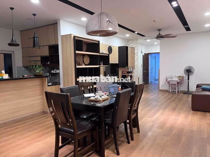 Cho thuê căn hộ Belleza 3 phòng ngủ, tầng cao, thoáng mát.